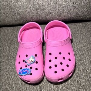 Crocs Classic Clogs Taffy Pink Peppa pig charms size J3